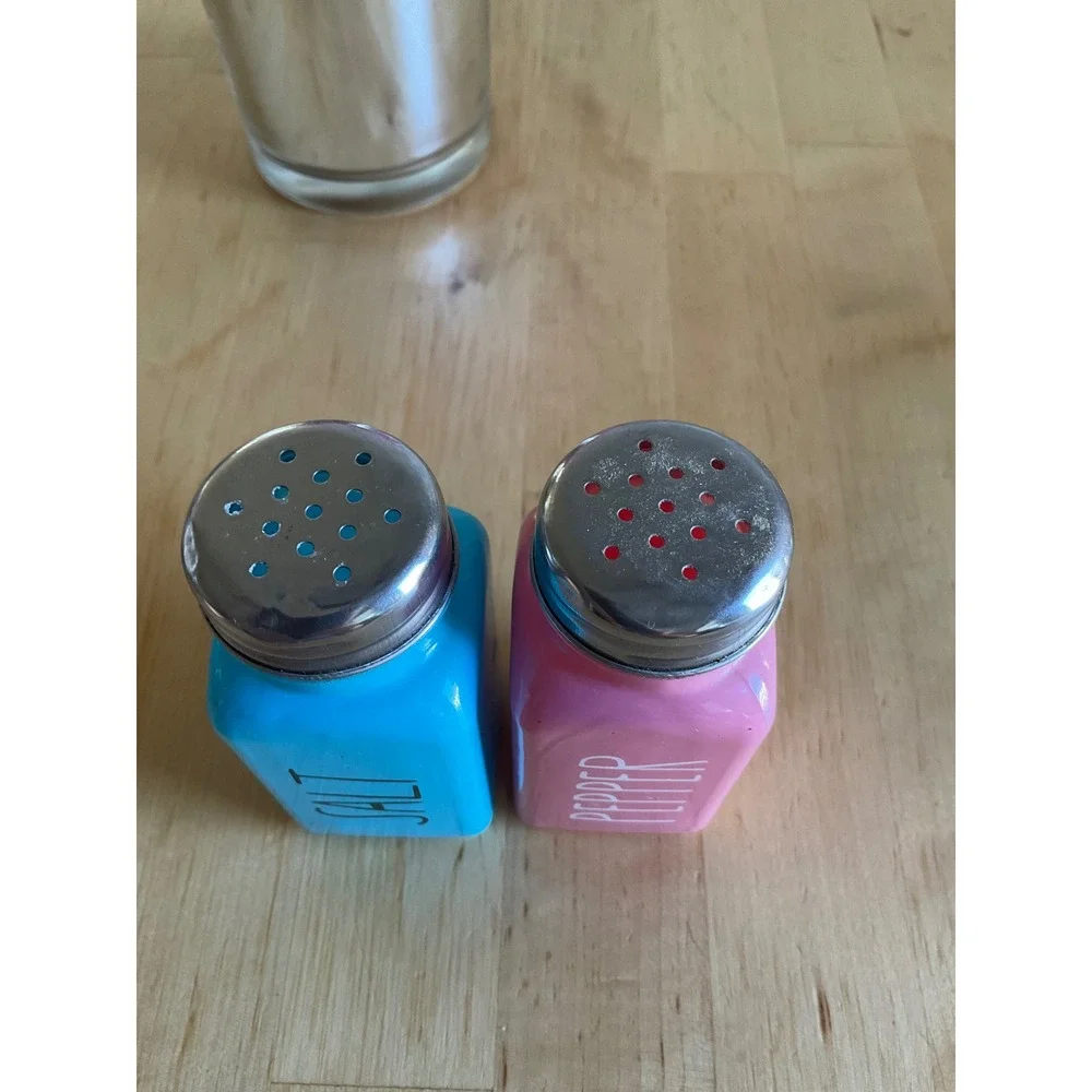 N/A salt pepper